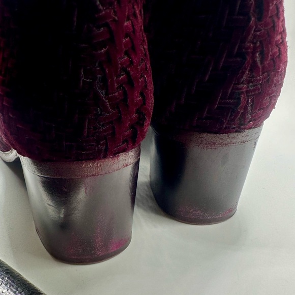 Laurence Dacade
Nikki Woven Velvet 50mm Booties Burgundy Red sz 39 - Picture 7 of 12